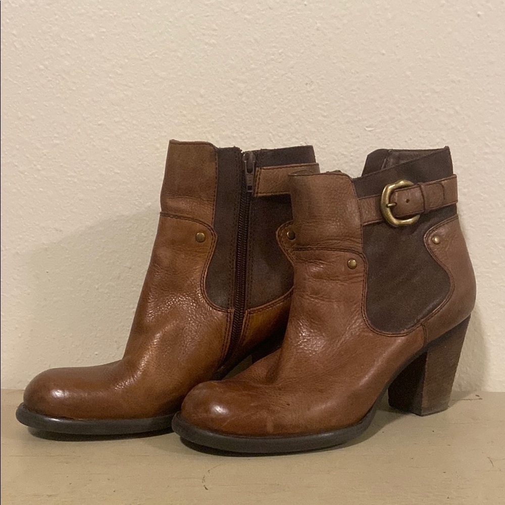 Naturalizer Brown Ankle Boots with Chunky Heel and Buckle